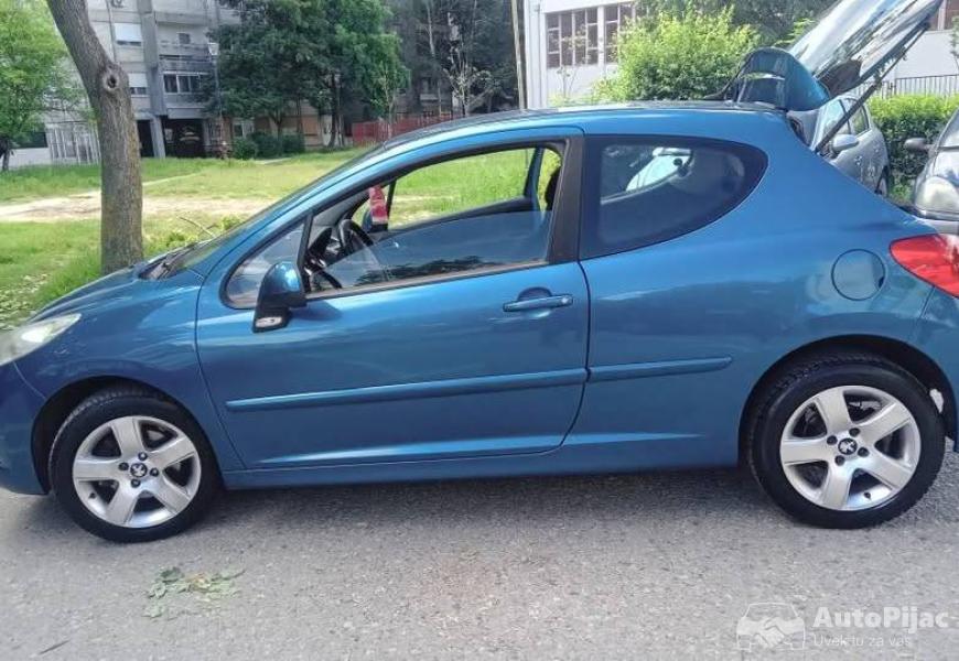 pezo_16_benzin_5_polovni_automobili_autopijac.rs