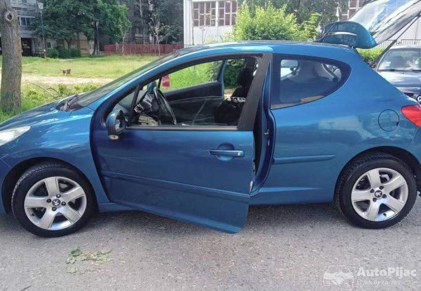pezo_16_benzin_6_polovni_automobili_autopijac.rs