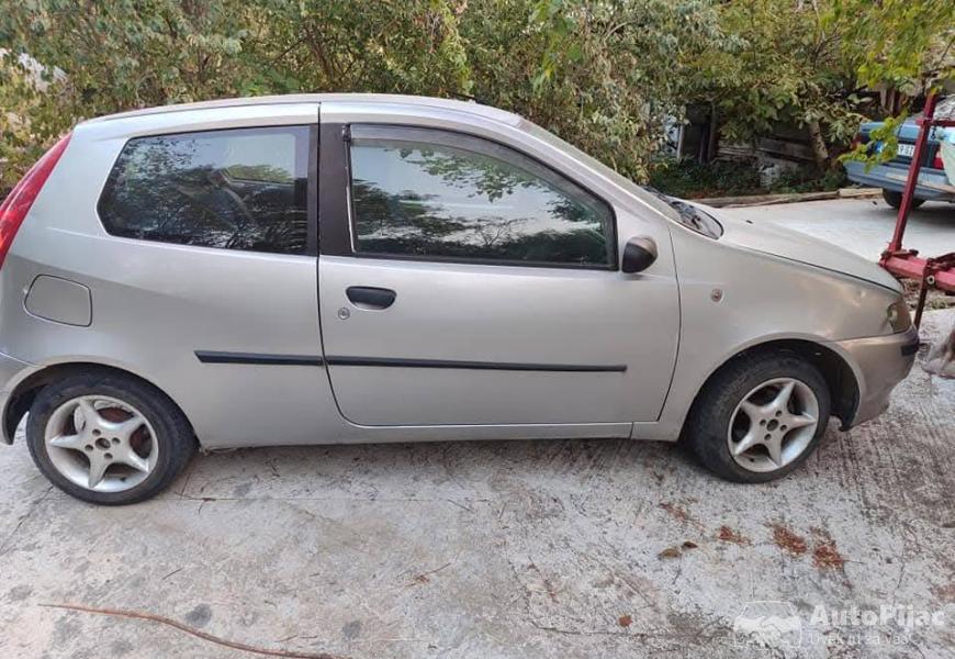 fiat_punto_12_8v_delovi_2_polovni_automobili_autopijac.rs