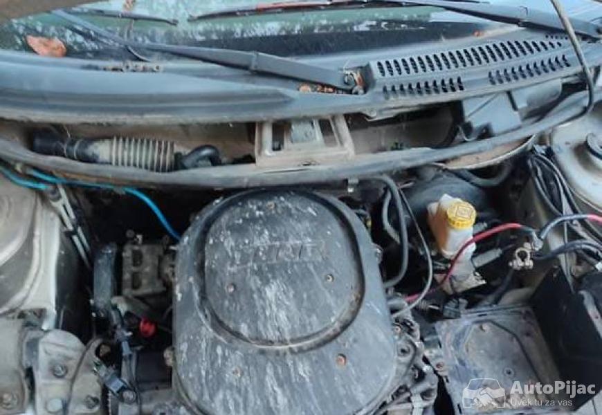 fiat_punto_12_8v_delovi_3_polovni_automobili_autopijac.rs