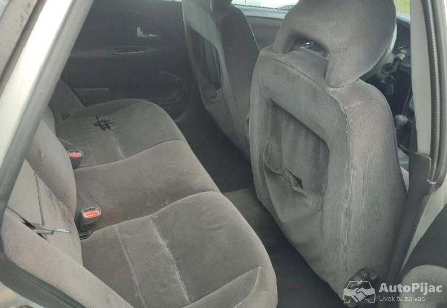 volvo_v40_19dci_85kw_11_polovni_automobili_autopijac.rs