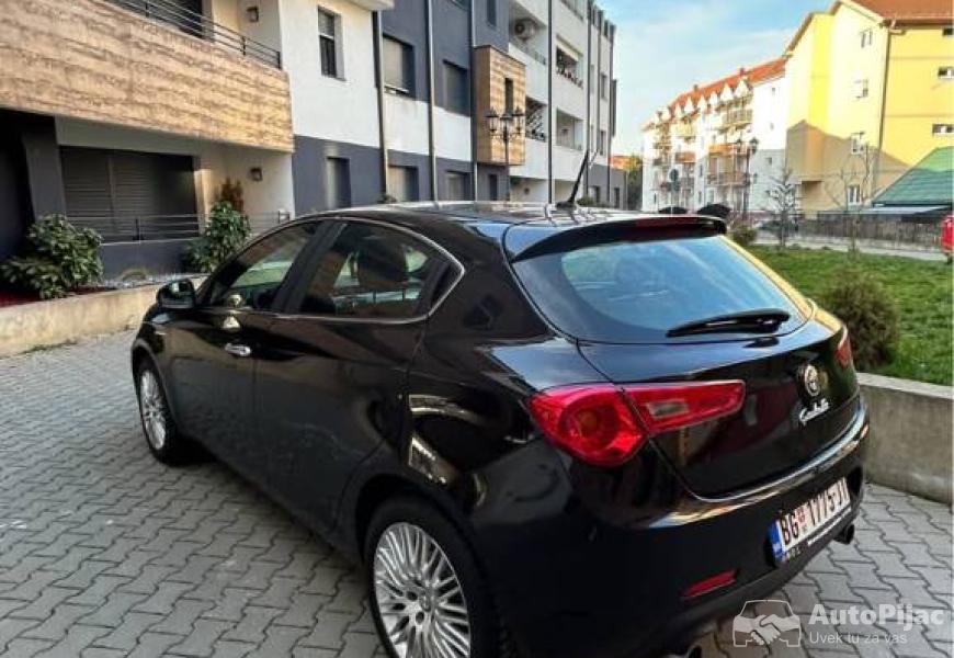 alfa_romeo_giulietta_20_jtd_170_ks_2013_koza_panor_2_polovni_automobili_autopijac.rs