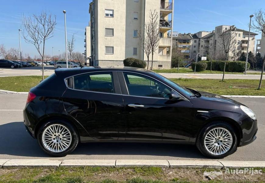 alfa_romeo_giulietta_20_jtd_170_ks_2013_koza_panor_9_polovni_automobili_autopijac.rs