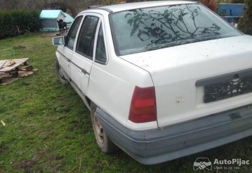 opel_kadet_13_pali_radi_7_polovni_automobili_autopijac.rs