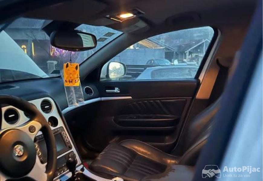 alfa_romeo_159_24_q4_209ks_reg_140126_7_polovni_automobili_autopijac.rs