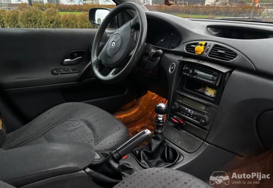 renault_laguna_19dci_7_polovni_automobili_autopijac.rs