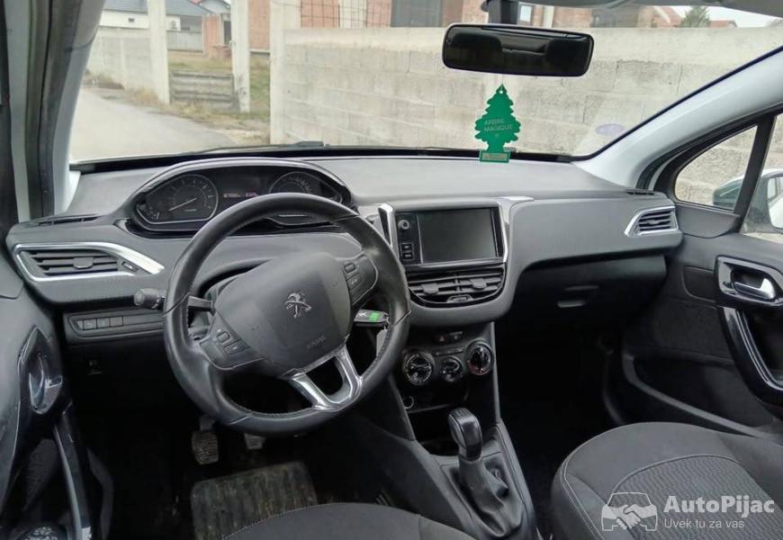 peugeot_208_benzin_2017_god_10_polovni_automobili_autopijac.rs