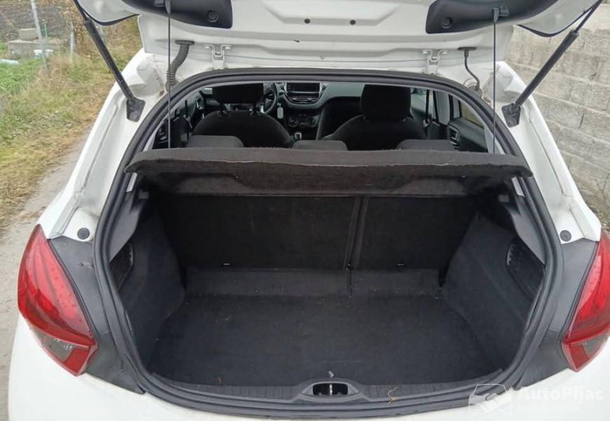 peugeot_208_benzin_2017_god_11_polovni_automobili_autopijac.rs