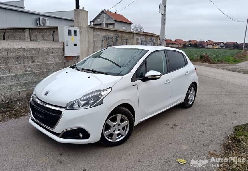 peugeot_208_benzin_2017_god_1_polovni_automobili_autopijac.rs