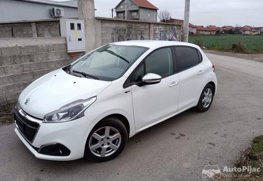 peugeot_208_benzin_2017_god_3_polovni_automobili_autopijac.rs