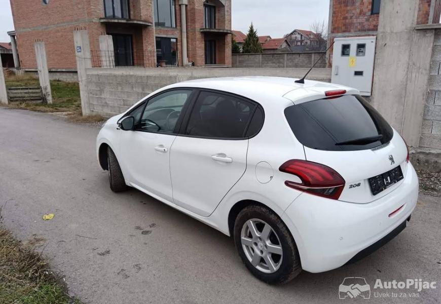 peugeot_208_benzin_2017_god_4_polovni_automobili_autopijac.rs