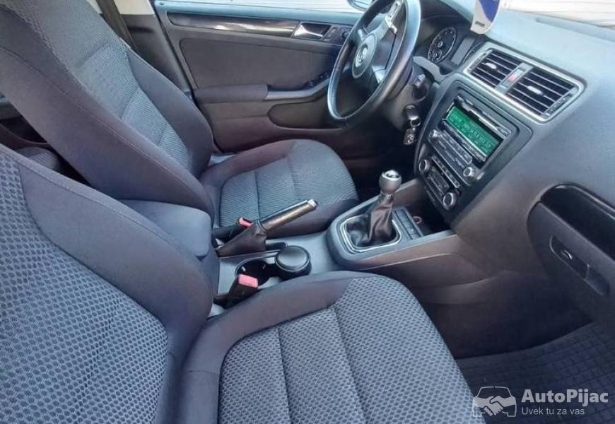 na_prodaju_volkswagen_jetta_8_polovni_automobili_autopijac.rs