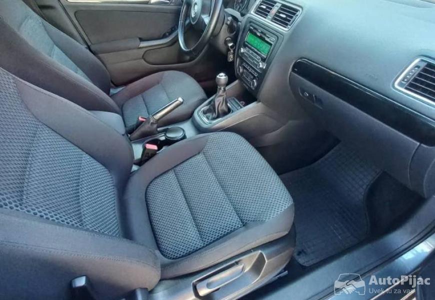 na_prodaju_volkswagen_jetta_9_polovni_automobili_autopijac.rs