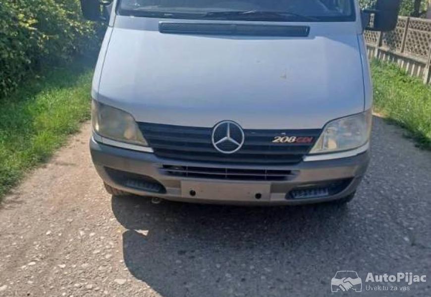 mercedes_208_1_polovni_automobili_autopijac.rs