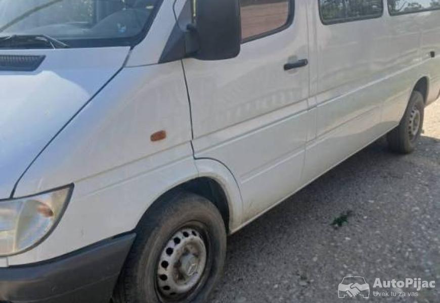 mercedes_208_2_polovni_automobili_autopijac.rs
