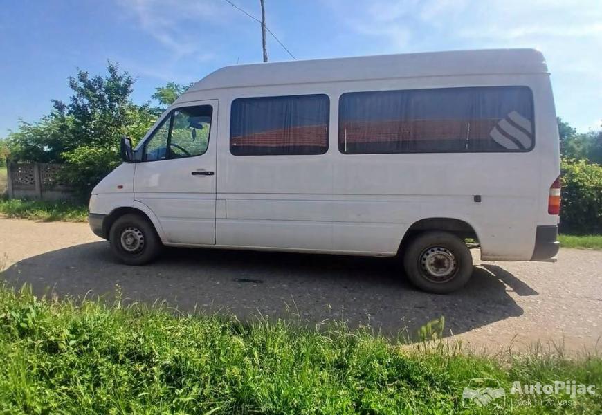 mercedes_208_6_polovni_automobili_autopijac.rs