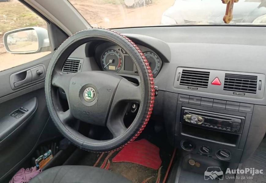 skoda_fabia_2006_godiste_19_13_polovni_automobili_autopijac.rs
