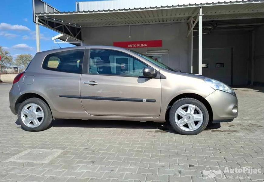 2010_renault_clio_3_polovni_automobili_autopijac.rs