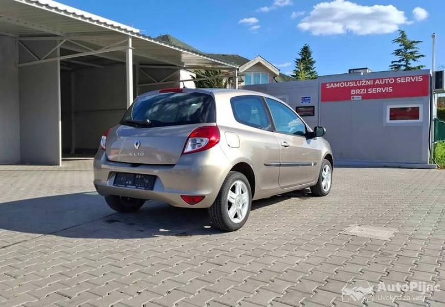 2010_renault_clio_5_polovni_automobili_autopijac.rs