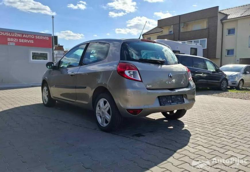 2010_renault_clio_7_polovni_automobili_autopijac.rs