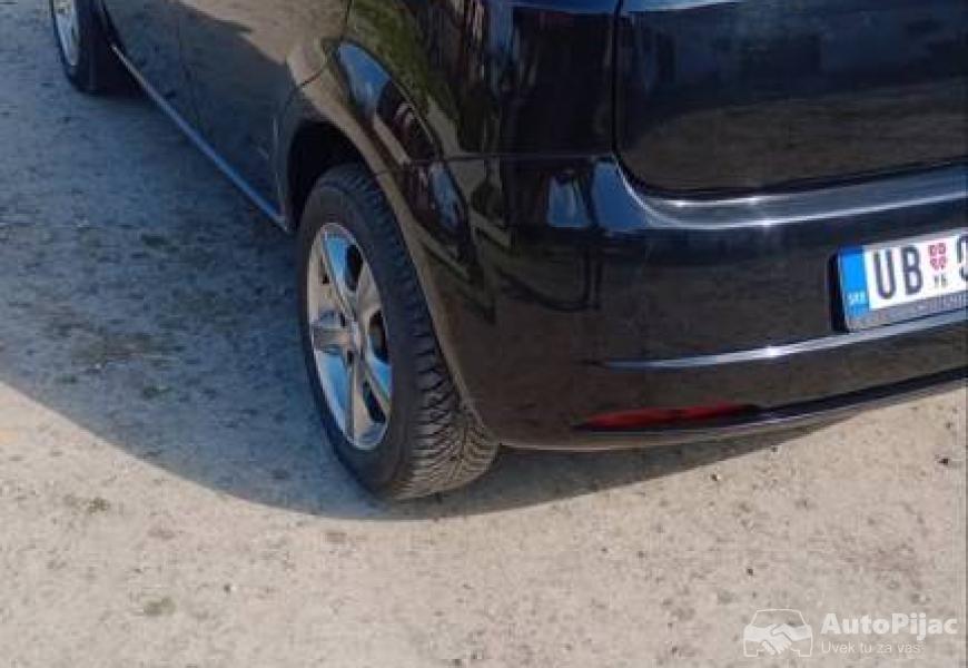fiat_grande_punto_14_8v_2006g_4_polovni_automobili_autopijac.rs