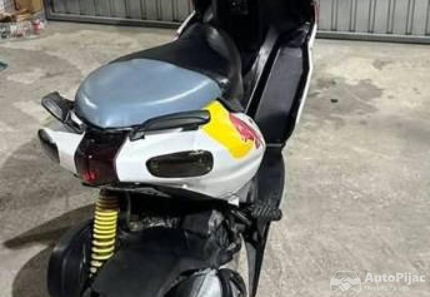 aprilia_sr3_50_6_polovni_automobili_autopijac.rs