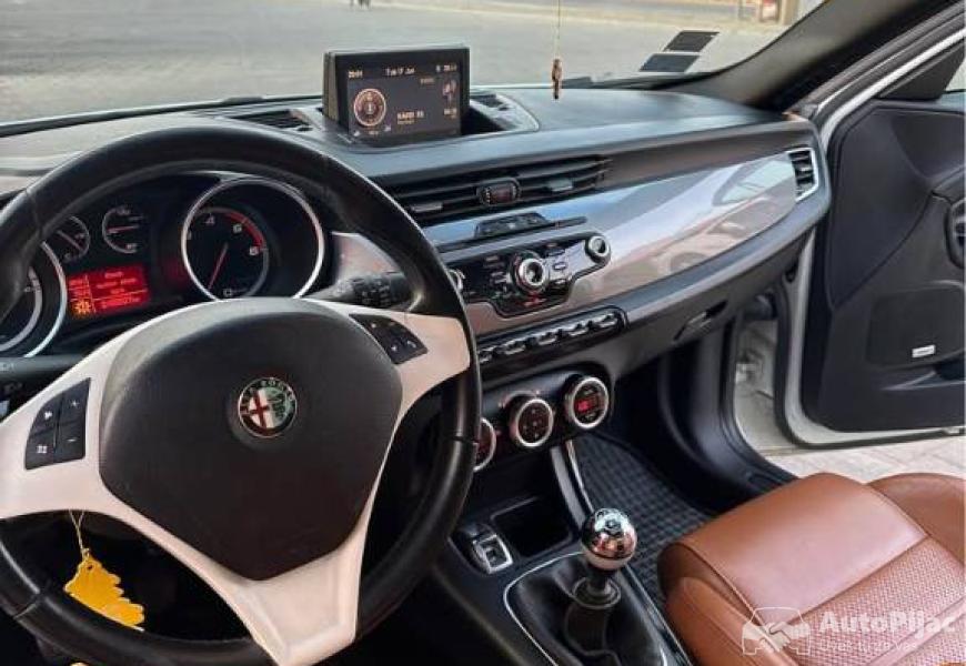 alfa_romeo_giulietta_16_105ks_dizel_8_polovni_automobili_autopijac.rs