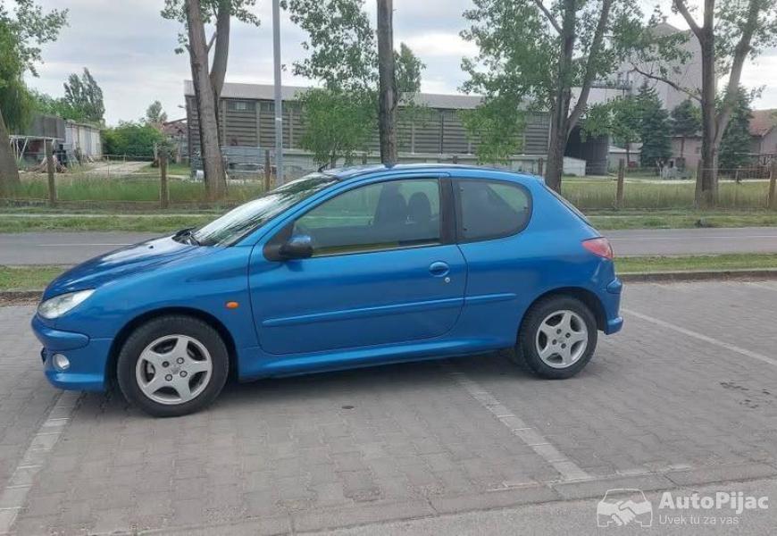 14_hdi2005godreg_do_5_meseca_2027godvlasnikuredno_3_polovni_automobili_autopijac.rs