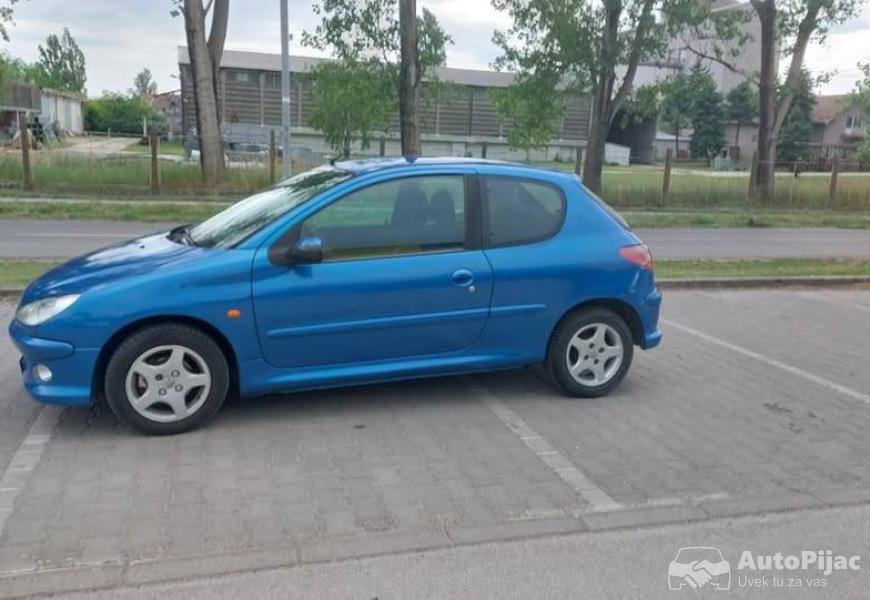 14_hdi2005godreg_do_5_meseca_2027godvlasnikuredno_4_polovni_automobili_autopijac.rs