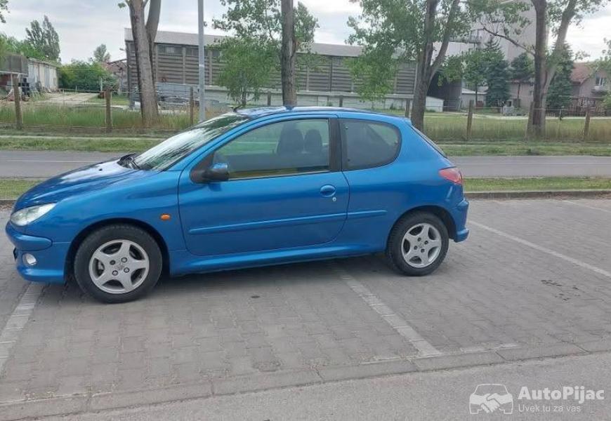 14_hdi2005godreg_do_5_meseca_2027godvlasnikuredno_5_polovni_automobili_autopijac.rs