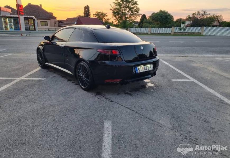 alfa_romeo_gt_q2_2_polovni_automobili_autopijac.rs