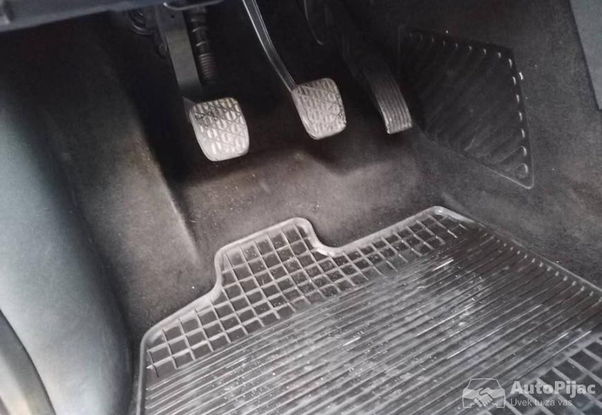 2004_mercedesbenz_a180d_9_polovni_automobili_autopijac.rs