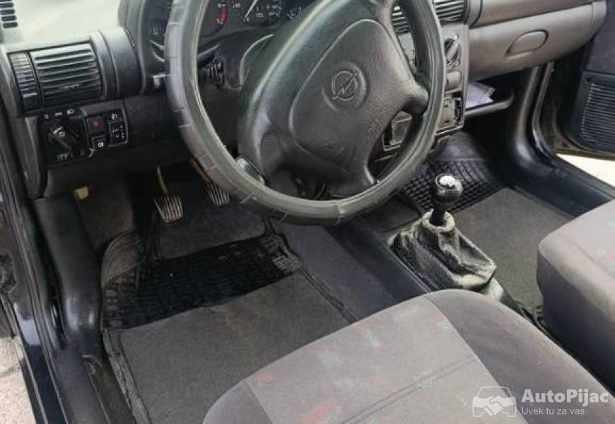 opel_corsa_b_12_benzin_krle_8_polovni_automobili_autopijac.rs