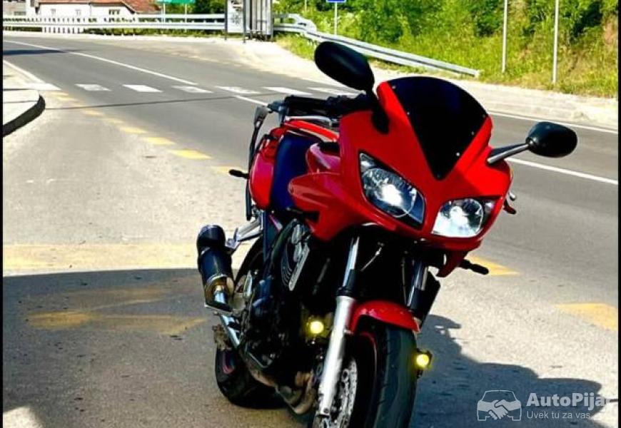 yamaha_i_a_klasa_za_skuplji_motor_oboje_u_odlicnom_2_polovni_automobili_autopijac.rs