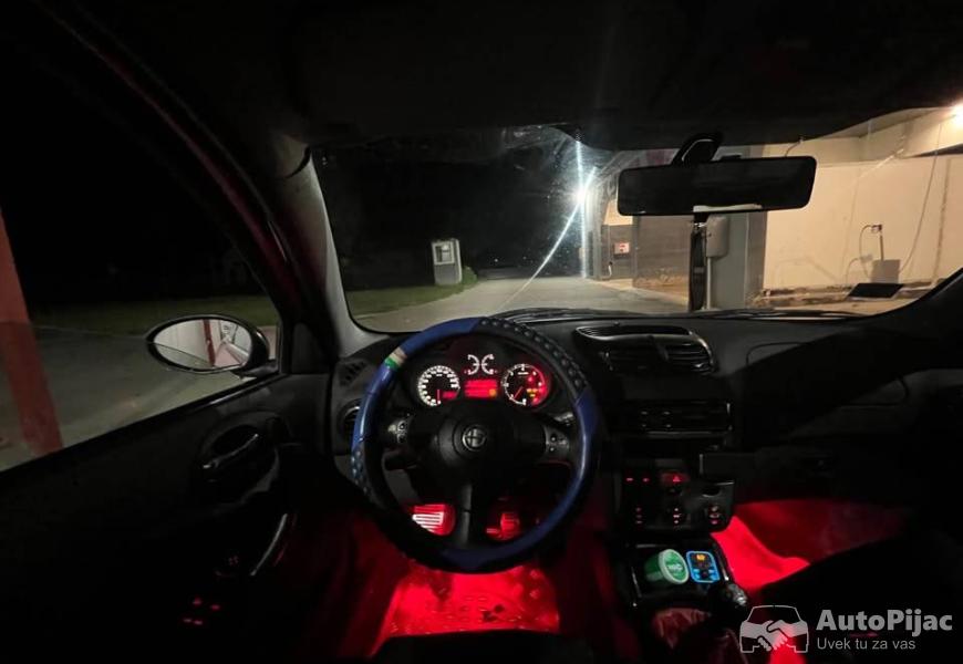 alfa_romeo_147_6_polovni_automobili_autopijac.rs