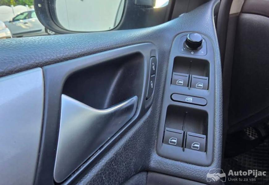 vw_golf_6_14_benzin_80ks_2008_13_polovni_automobili_autopijac.rs