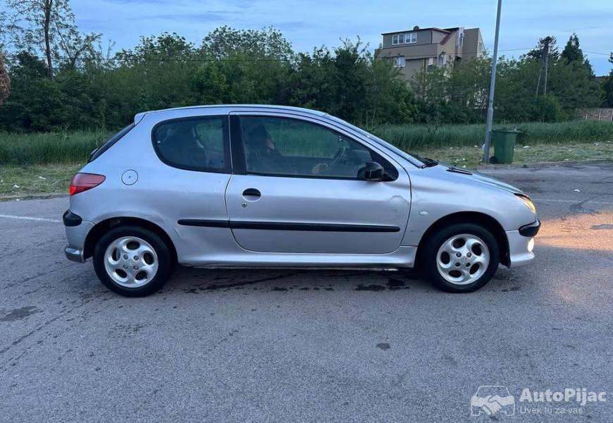 pezov_206_5_polovni_automobili_autopijac.rs