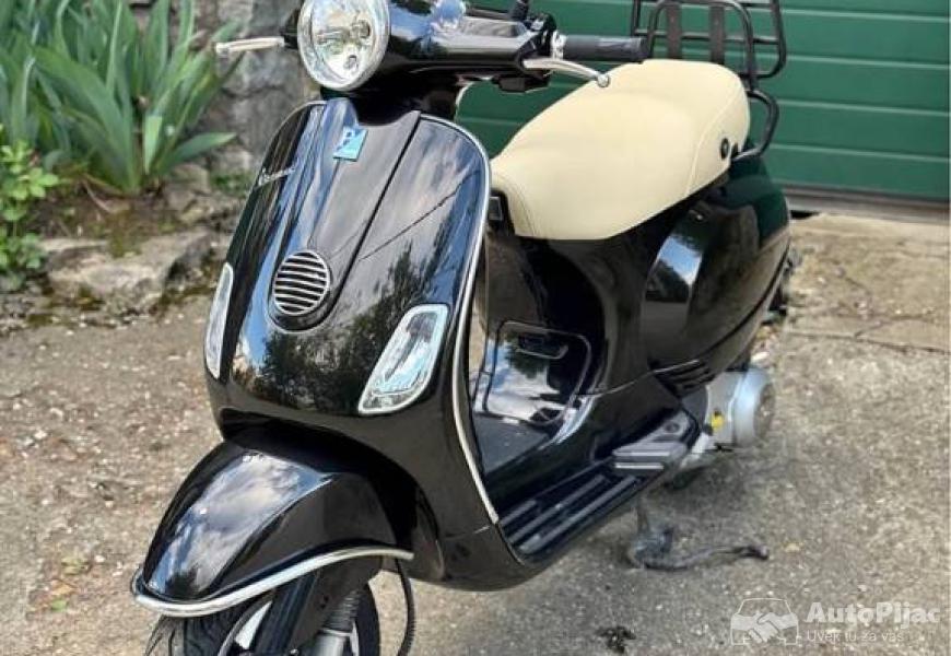 piaggio_vespa_lx125_1700_1_polovni_automobili_autopijac.rs