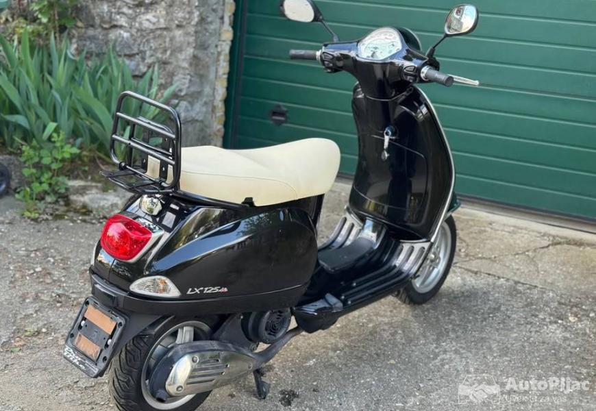 piaggio_vespa_lx125_1700_6_polovni_automobili_autopijac.rs