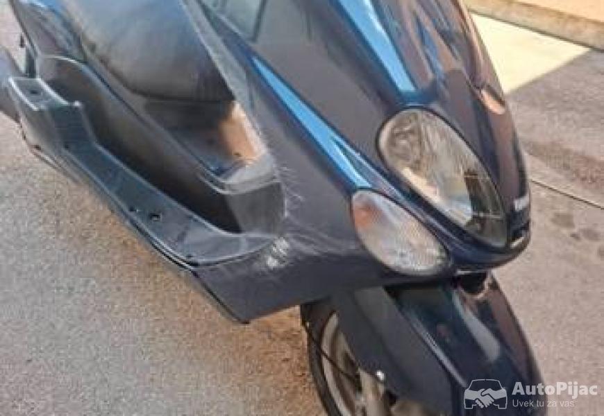yamaha_majesy_10_polovni_automobili_autopijac.rs