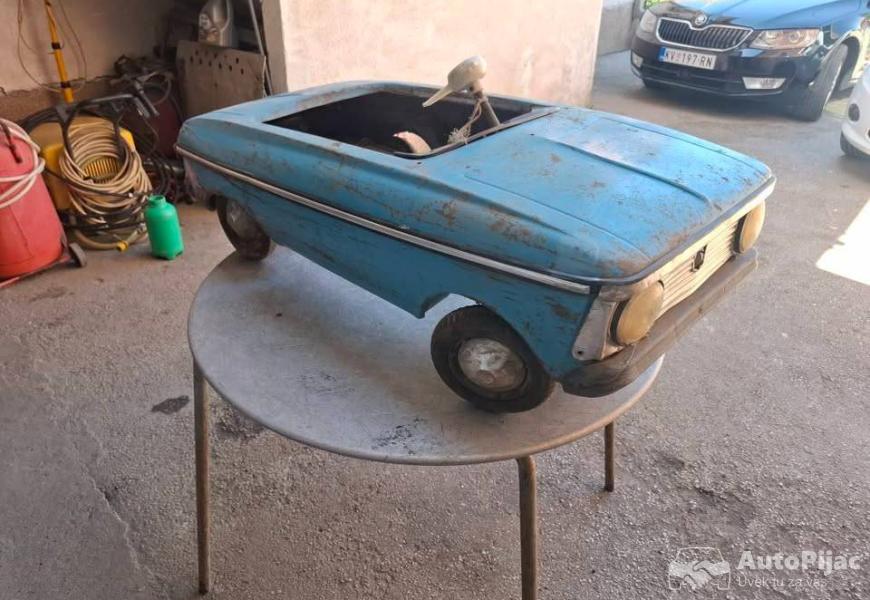 moskvic_na_pedale_8_polovni_automobili_autopijac.rs