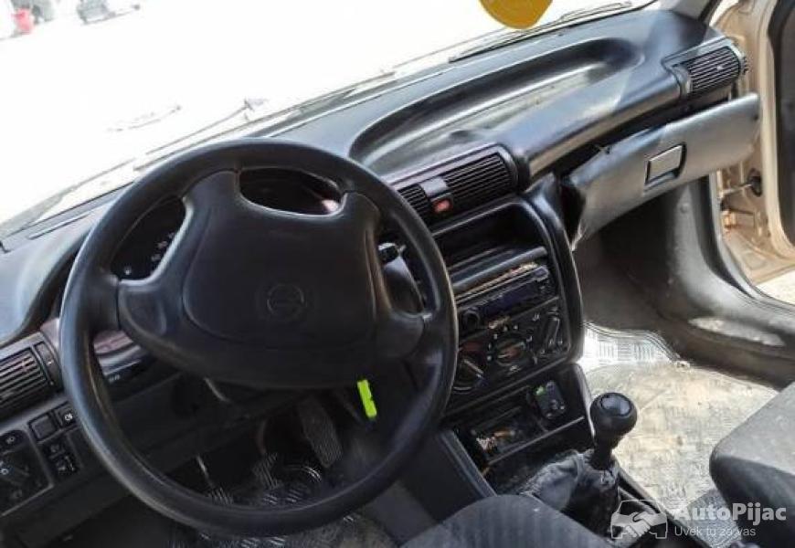 opel_gl_astra_limuzin_10_polovni_automobili_autopijac.rs