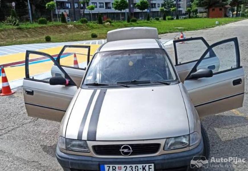 opel_gl_astra_limuzin_4_polovni_automobili_autopijac.rs