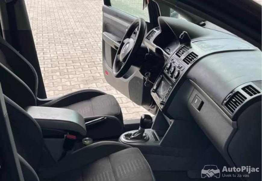 na_prodaju_vw_touaran_20tdi_dsg_7_polovni_automobili_autopijac.rs