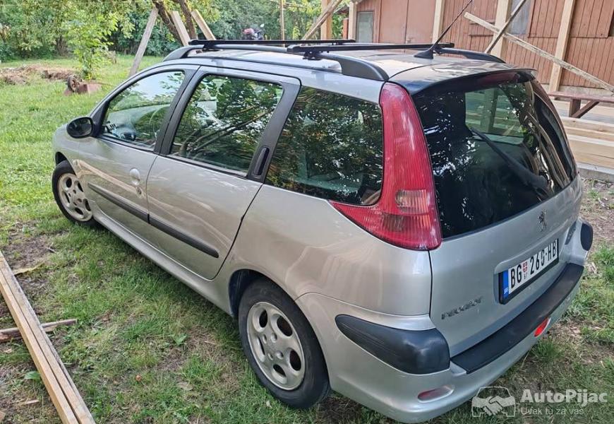 2003_1600e_14_benzintek_regvlasnik_za_kombi_pikap_4_polovni_automobili_autopijac.rs