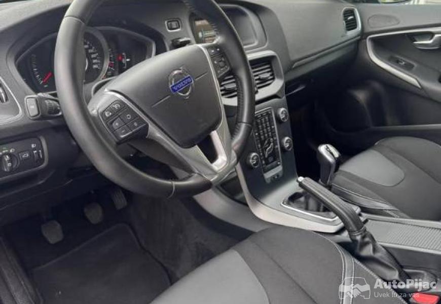 volvo_v40_t2_10_polovni_automobili_autopijac.rs