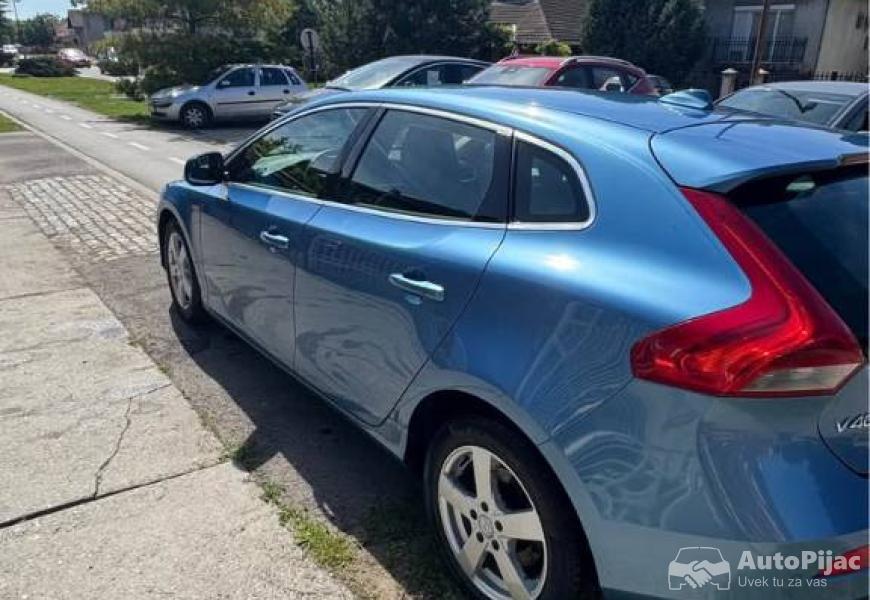 volvo_v40_t2_5_polovni_automobili_autopijac.rs