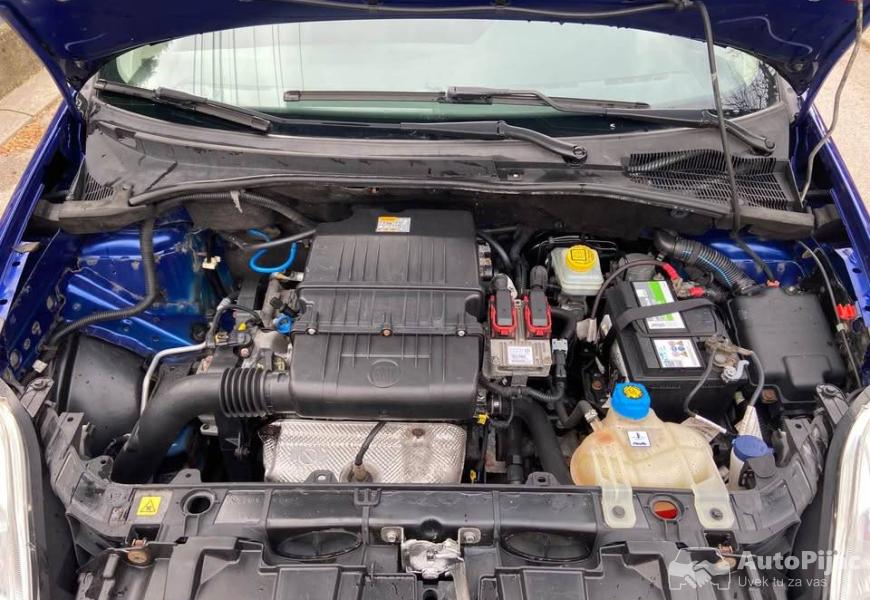 fiat_grande_punto_12_9_polovni_automobili_autopijac.rs