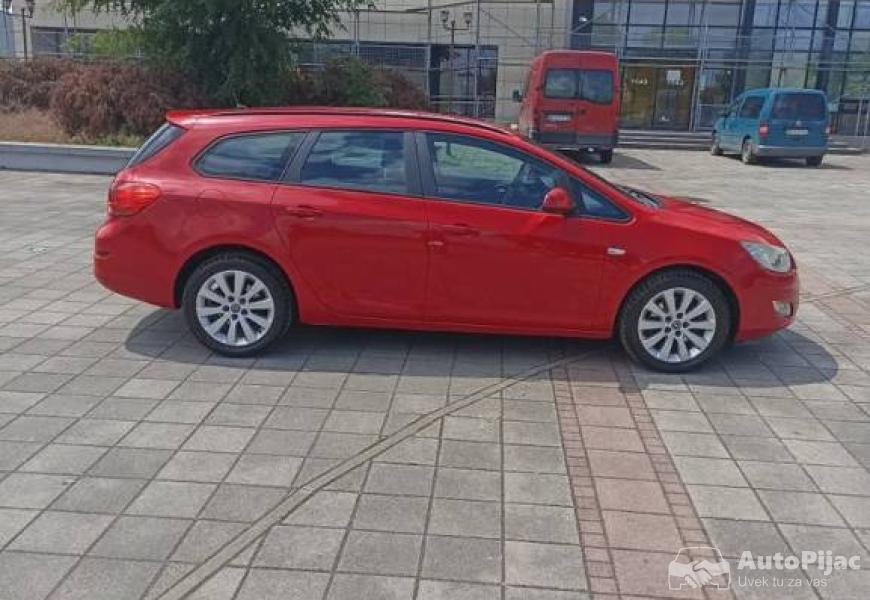 opel_astra_j_17_cdti_karavan_2011_god_5_polovni_automobili_autopijac.rs