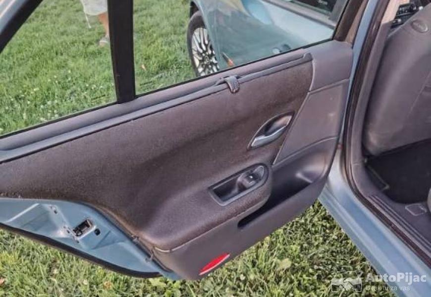 laguna_19_dci_10_polovni_automobili_autopijac.rs